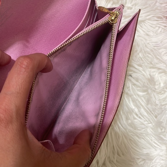 Auth. Louis Vuitton Multicolor Sarah Wallet - Picture 14 of 17